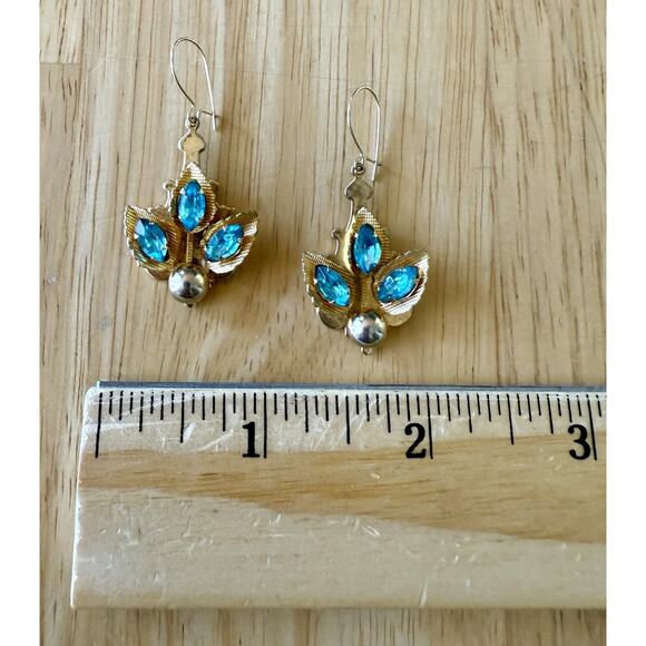 Vintage Bright Aqua Unfoiled Glass Dangle & Gold Tone Earrings EUC - Picture 3 of 8